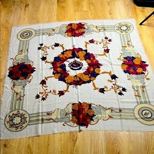 Vintage Rare Burberry’s 53” Square Extra Large 100% Wool Shawl Wrap Scarf Unworn